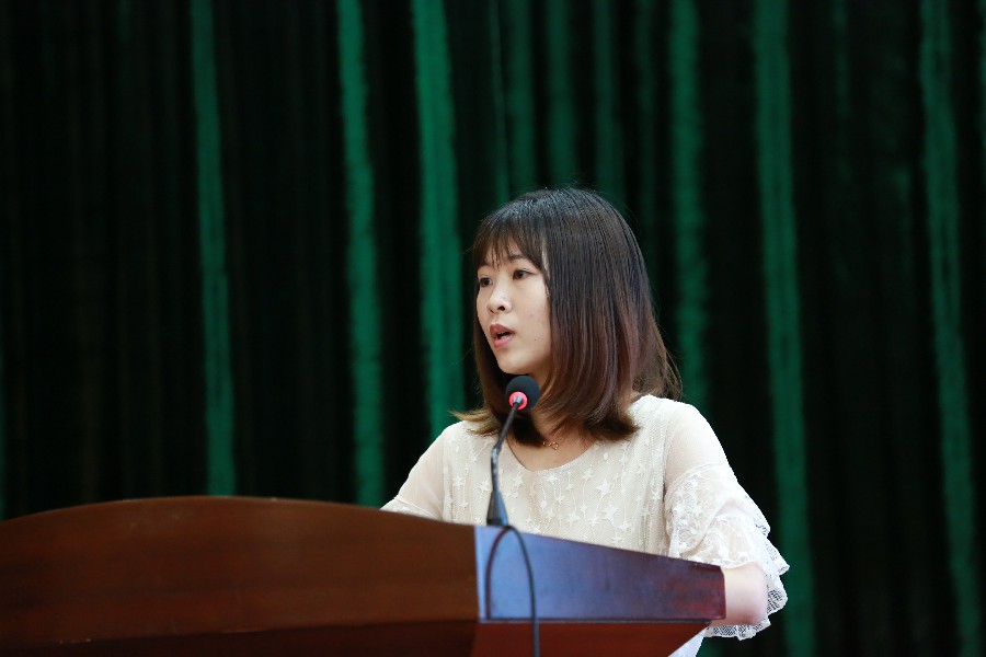 在校生代表罗傲发言